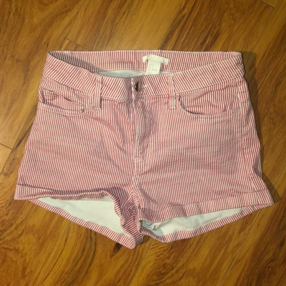 H&M’s red and white shorts size : 4 ❤️